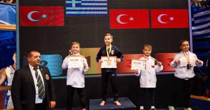 AFYONKARAHİSARLI KARATECİLERDEN BÜYÜK BAŞARI