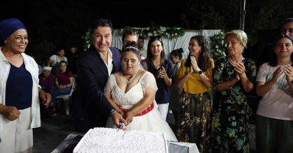 BAŞKAN ARAS, NİLAY’IN GELİNLİK HAYALİNE ORTAK OLDU