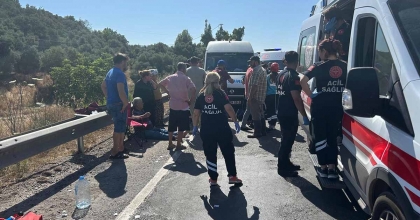 BETON MİKSERİ DOLMUŞA ÇARPTI: 1 ÖLÜ, 13 YARALI