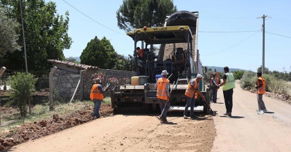 BÜYÜKŞEHİR’İN KIRSALDAKİ YOL YATIRIMLARI DEVAM EDİYOR