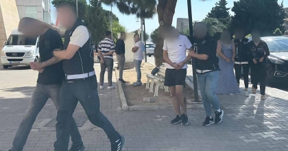 ÇEŞME'DE SATIŞA HAZIR KOKAİN EL GEÇİRİLDİ