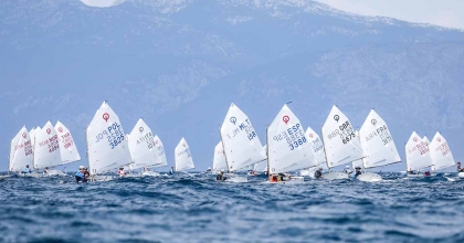 ÇEŞME'DE, YELKENDE KIYASIYA REKABET