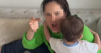 ÇOCUĞUNA ŞİDDET UYGULAYAN ANNE KAMERADA