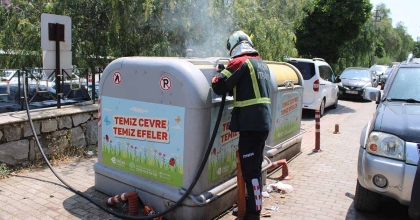 ÇÖP KONTEYNERİ YANGINI ARAÇLARA SIÇRAMADAN SÖNDÜRÜLDÜ