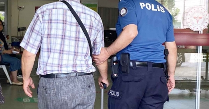 EŞİNİN KAVGASINI AYIRMAK İSTERKEN BACAĞINDAN YARALANDI