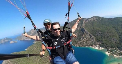 GÖRME ENGELLİ İNGİLİZ TURİST BABADAĞ’DAN UÇTU