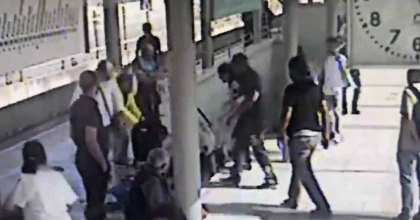 İZBAN GÜVENLİK ÇALIŞANININ ÖLDÜĞÜ ARBEDE ANI KAMERADA