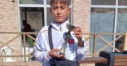 İLK KEZ GİYDİĞİ MİLLİ FORMAYLA 5. OLDU