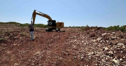 İZİNSİZ KAZI YAPARKEN YAKALANDILAR