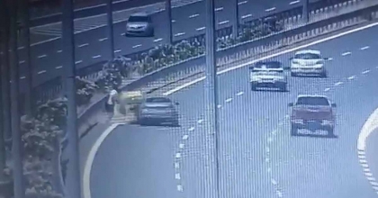 İZMİR'DE 1 KİŞİNİN ÖLDÜĞÜ FECİ KAZA KAMERADA