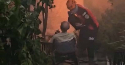 İZMİR'DEKİ YANGINDAN DUYGU DOLU GÖRÜNTÜLER