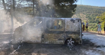 KARAVAN YANGINI ORMANA SIÇRADI, EKİPLER ANINDA MÜDAHALE ETTİ