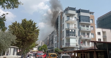 KUŞADASI'NDA YANGIN PANİĞİ