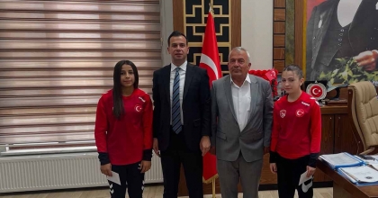 KAYMAKAM EMRAH ASLAN’DAN AVRUPA İKİNCİSİ GÜREŞÇİYE TEBRİK