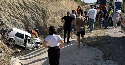 KONTROLDEN ÇIKAN ARAÇ MENFEZE SAVRULDU: 1 ÖLÜ, 2 YARALI