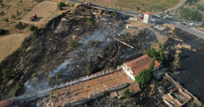 KULA’DA AYNI ANDA İKİ FARKLI BÖLGEDE YANGIN