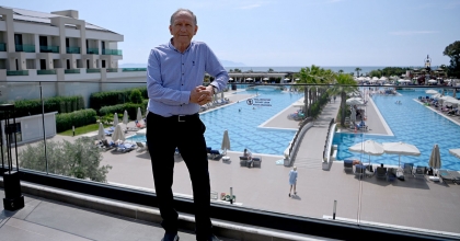 KUŞADASI’NDA TURİZMCİNİN YÜZÜ GÜLÜYOR