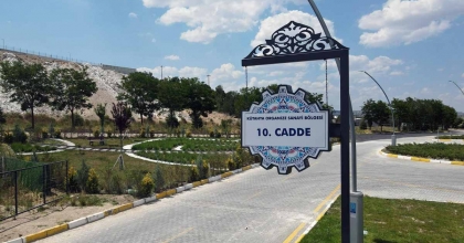 KÜTAHYA OSB’DEN ÇİNİ MOTİFLİ CADDE TABELALARI
