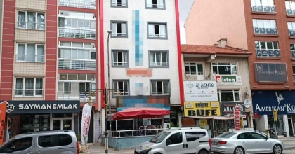 KÜTAHYA'DA OTELDE YANGIN: 2 KİŞİ DUMANDAN ETKİLENDİ