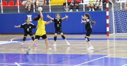 MİNİK ELLER HENTBOL ŞENLİĞİNDE ÖDÜLLER SAHİPLERİNİ BULDU