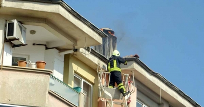 APARTMAN BACASINDA ÇIKAN YANGIN PANİĞE NEDEN OLDU