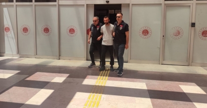 MISIR TARLASINA GİZLENEN UYUŞTURUCU TACİRİ YAKALANDI