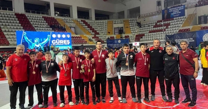 MUĞLALI GÜREŞÇİLER SİVAS'TAN MADALYA İLE DÖNDÜ