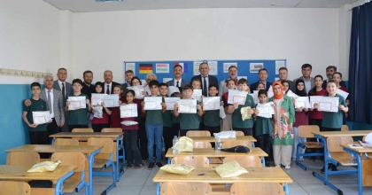 MANİSA'DA 270 BİN 117 ÖĞRENCİ KARNE ALARAK YAZ TATİLİNE ÇIKTI