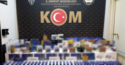 POLİS KAÇAK CEP TELEFONU TAMİR MALZEMESİ ELE GEÇİRDİ