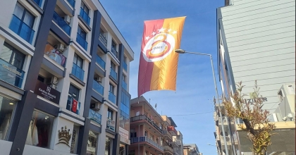 SALİHLİ'DE CADDELERE GALATASARAY BAYRAKLARI ASILDI