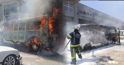 SEYİR HALİNDEKİ MİNİBÜS ALEV ALEV YANDI