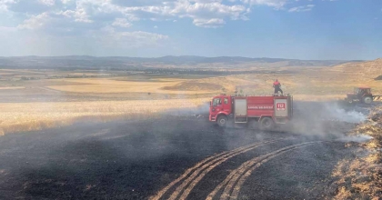 SANDIKLI’DA TARIM ARAZİLERİNDE YANGIN ÇIKTI