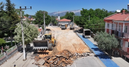 TAVAS’TAKİ ATATÜRK CADDESİ’NDE DEĞİŞİM