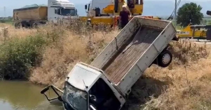 TURGUTLU'DA TRAFİK KAZASI: 3 KİŞİ YARALANDI