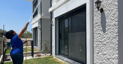 ÜNİVERSİTE SIRALARINDAN EV TEMİZLİĞİNE