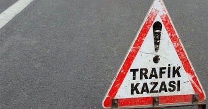 UŞAK'TA MOTOSİKLET REFÜJE ÇARPTI: 1 ÖLÜ 1 YARALI