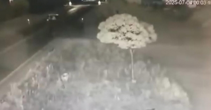  AFYONKARAHİSAR’DA OTOMOBİL TRAKTÖR RÖMORKUNA ÇARPTI: 3 KİŞİ YARALANDI