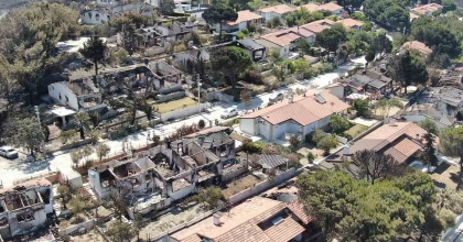 İZMİR’DEKİ YANGINDA 85 YAZLIK EV KÜLE DÖNDÜ