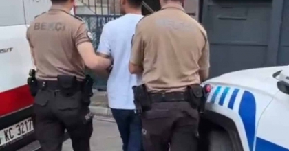 GÖÇMEN KAÇAKÇISI POLİSTEN KAÇAMADI