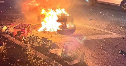 MOTOSİKLET ALEV TOPUNA DÖNDÜ, SÜRÜCÜ YANARAK HAYATINI KAYBETTİ