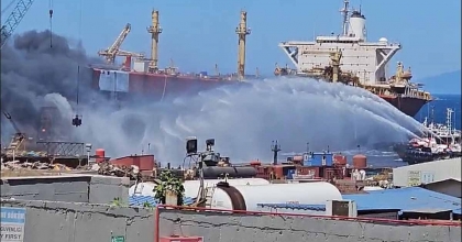 ALİAĞA'DA SÖKÜMDEKİ TANKER GEMİDE YANGIN