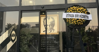 ALTAY TARAFTARINDAN SİYAH ÇELENK PROTESTOSU