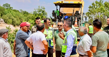 BAŞKANLARI YOL ÇALIŞMASINI BİRLİKTE YAPTI