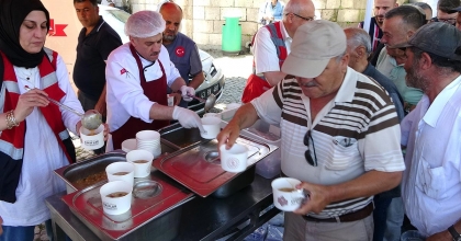 BİNLERCE VATANDAŞA AŞURE İKRAMI