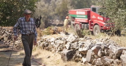 BİR ASIRDIR ANTİK KENTTE YAŞAYAN DURMUŞ DEDEYİ ZAR ZOR İKNA ETTİLER