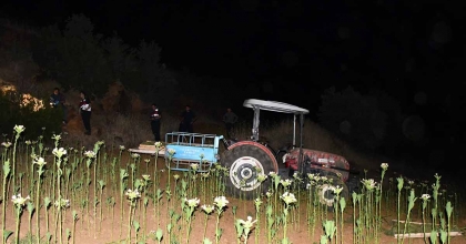 BABASININ KULLANDIĞI TRAKTÖRÜN ALTINDA KALDI