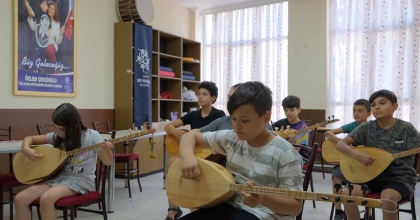 BAŞKAN ÇERÇİOĞLU'NDAN GENÇLERE KÜLTÜREL DESTEK
