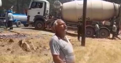 BETON POMPASI İLE YANGIN SÖNDÜRMEYE KATILDI