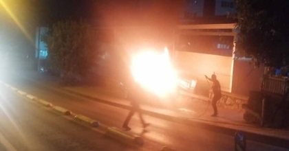 BOŞANMAK İSTEYEN KARISININ ARACINI KUNDAKLADI