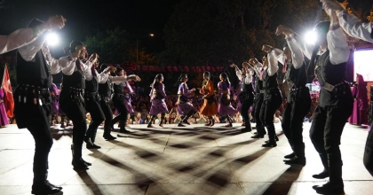 DENİZLİ’DE DÜNYA KÜLTÜRLERİ SAHNE ALIYOR